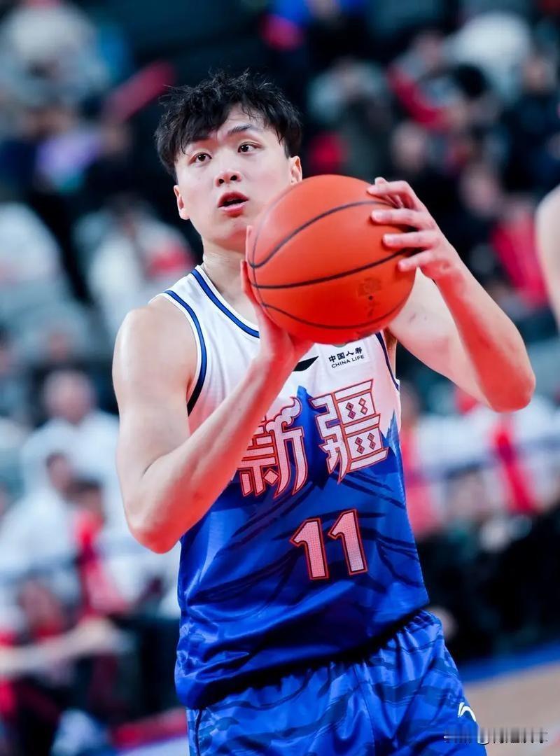 CBA常规赛半程结束，新疆队队内数据王一览：

01、得分王：劳    森，28