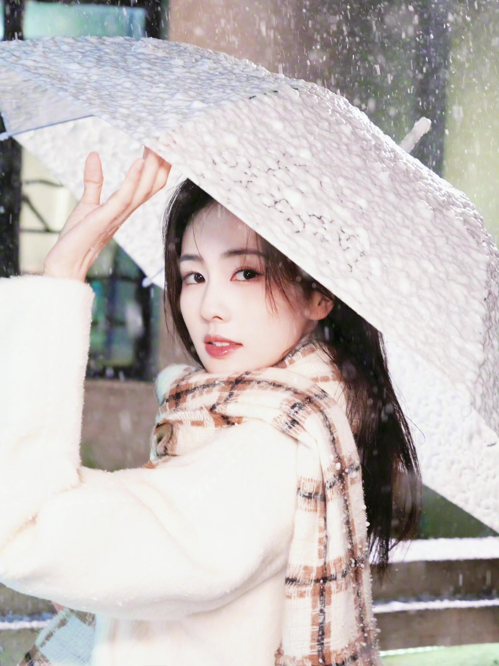 郑书意 下雪了❄️白鹿 ​  ​​​