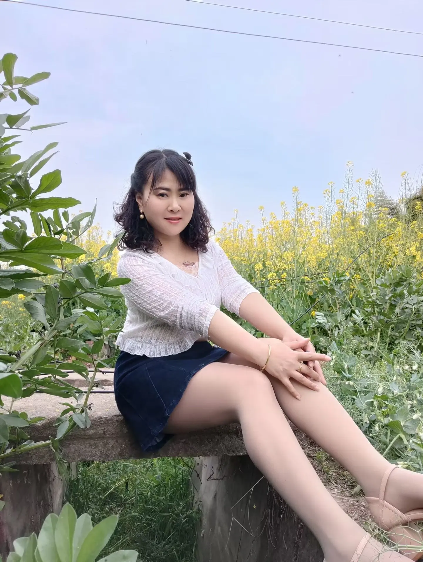 人生，一边是拿起，一边是放下；生活，一边是忘记，一边是珍惜。想拥有幸福就要学会知足，想一直快乐就要学会简单。