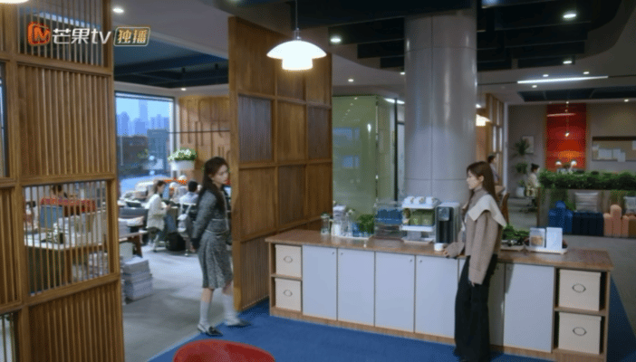 不是，徐志胜你要不要这么搞笑，而且换装穿裙子可还行？只能说在跑男里面也是拼了，果