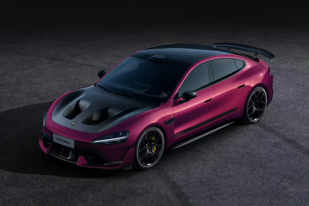 小米SU7Ultra新增暮光玫瑰车漆这车漆，前机盖挖孔，以及大尾翼，有高端超跑的