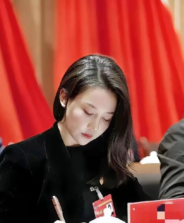 现在体制内女一把手强势，其实背后有很多原因。一方面，这可能是刻板印象作祟。大家觉