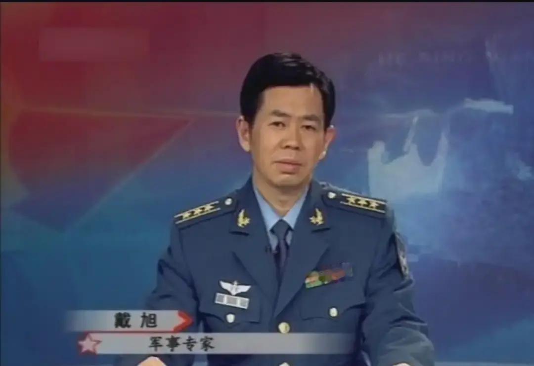 戴旭刚开讲国际战略，主持人突然插话“白菜五块一斤了？”弹幕瞬间炸锅。
观众来听干