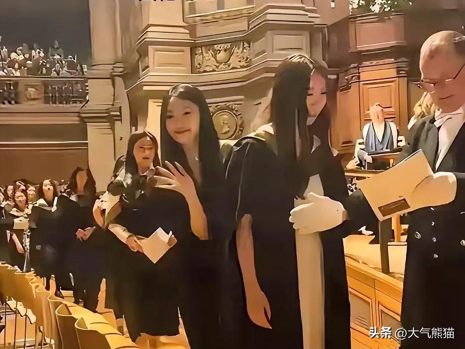 美国的社区大学毕业典礼上，站着的是一排排的中国女留学生，她们经过两年的刻苦学习，