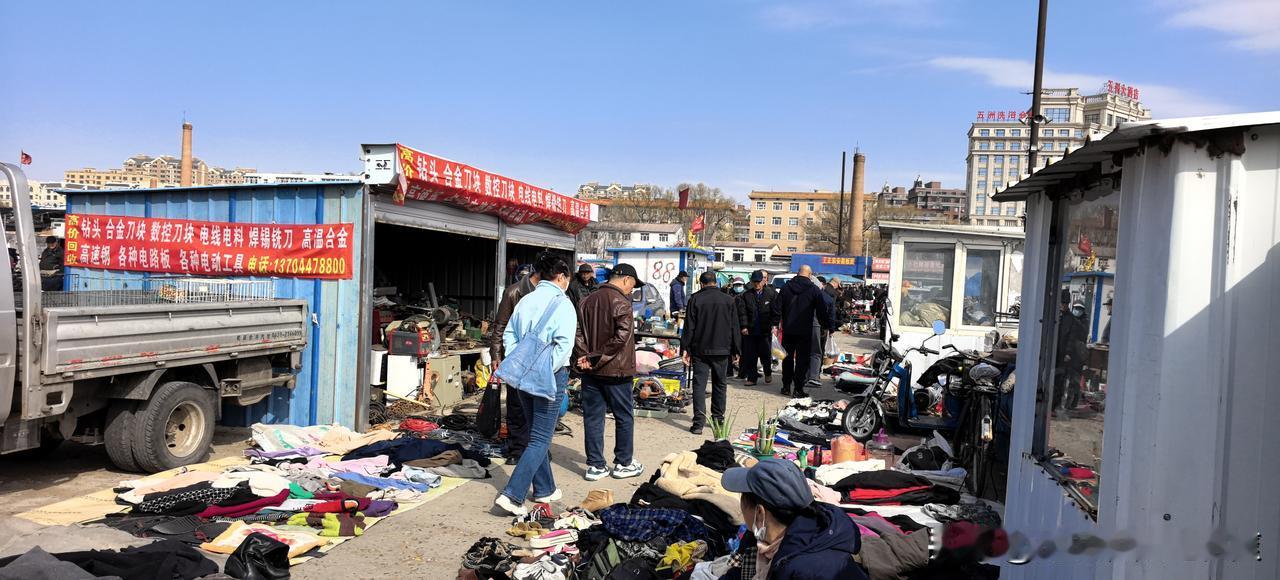 晒图笔记大赛这里的“狗市”真热闹。在吉林省松原的江北城区，有一处周六、周日开放的