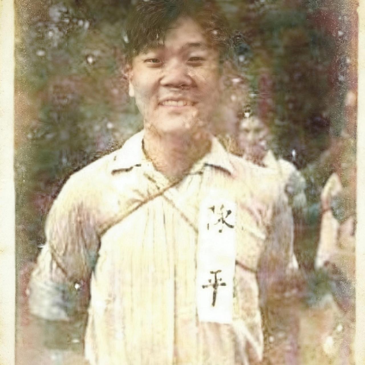 这位即将踏上刑场的就是陈平烈士，照片拍摄于50年代，地点是台北的马场町刑场，陈平