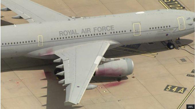 骑着电驴渗透、破坏的英国皇家空军加油机的支持巴勒斯坦组织Palestine Ac