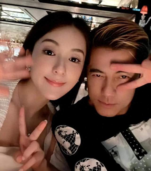 61岁郭富城护妻回应分房风波：她不是艺人，让她多体验，我支持
