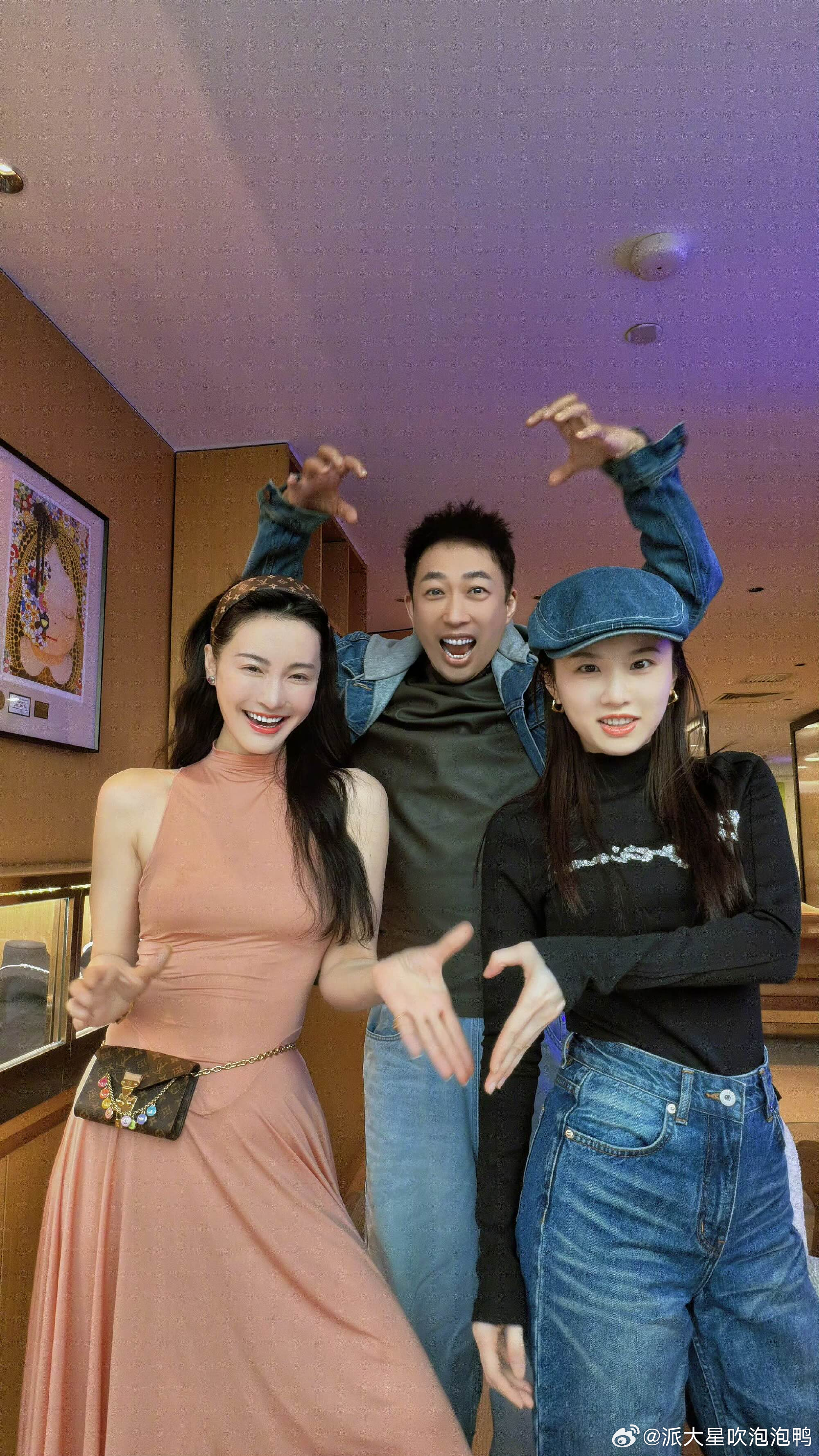 于正公司这么多女演员，怎么没有听说哪个女演员跟他传过绯闻呢？还有很多别的公司女演