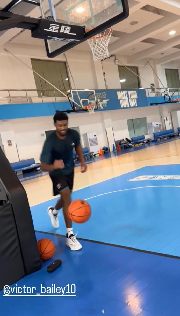 cba CBA多队已经开启第二阶段的备战，不少外援也回来了。杰曼一大早晒了开工照