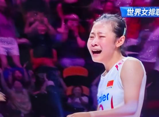 一锤定音！18岁王奥芊这一扣，把自己扣进了中国女排的历史。
 
7月23日晚上，