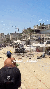 当地时间26日下午，以色列空军发射多枚导弹袭击了巴勒斯坦加沙地区中部代尔巴拉赫市