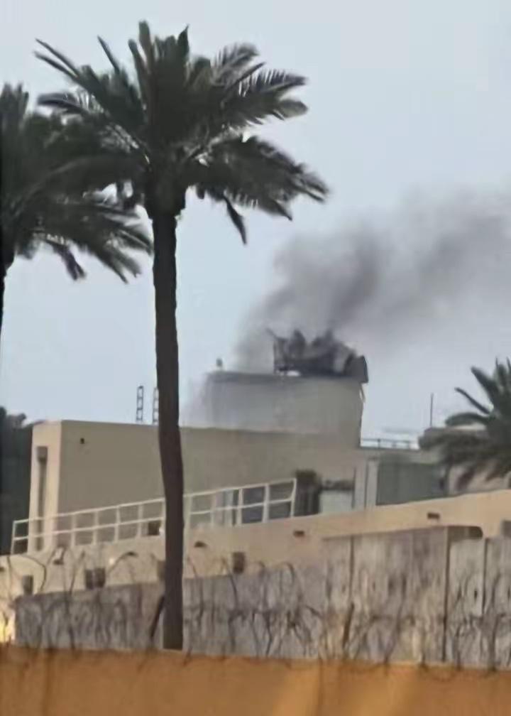 3月14日新华社消息，当地时间当日清晨，伊拉克首都巴格达的美国驻伊拉克大使馆区域