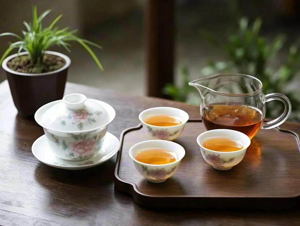 茶烟染谷雨

临河先生
 
当谷雨叩响季节门环时
嫩芽正踮脚 把春天酿作一盏鲜茶
