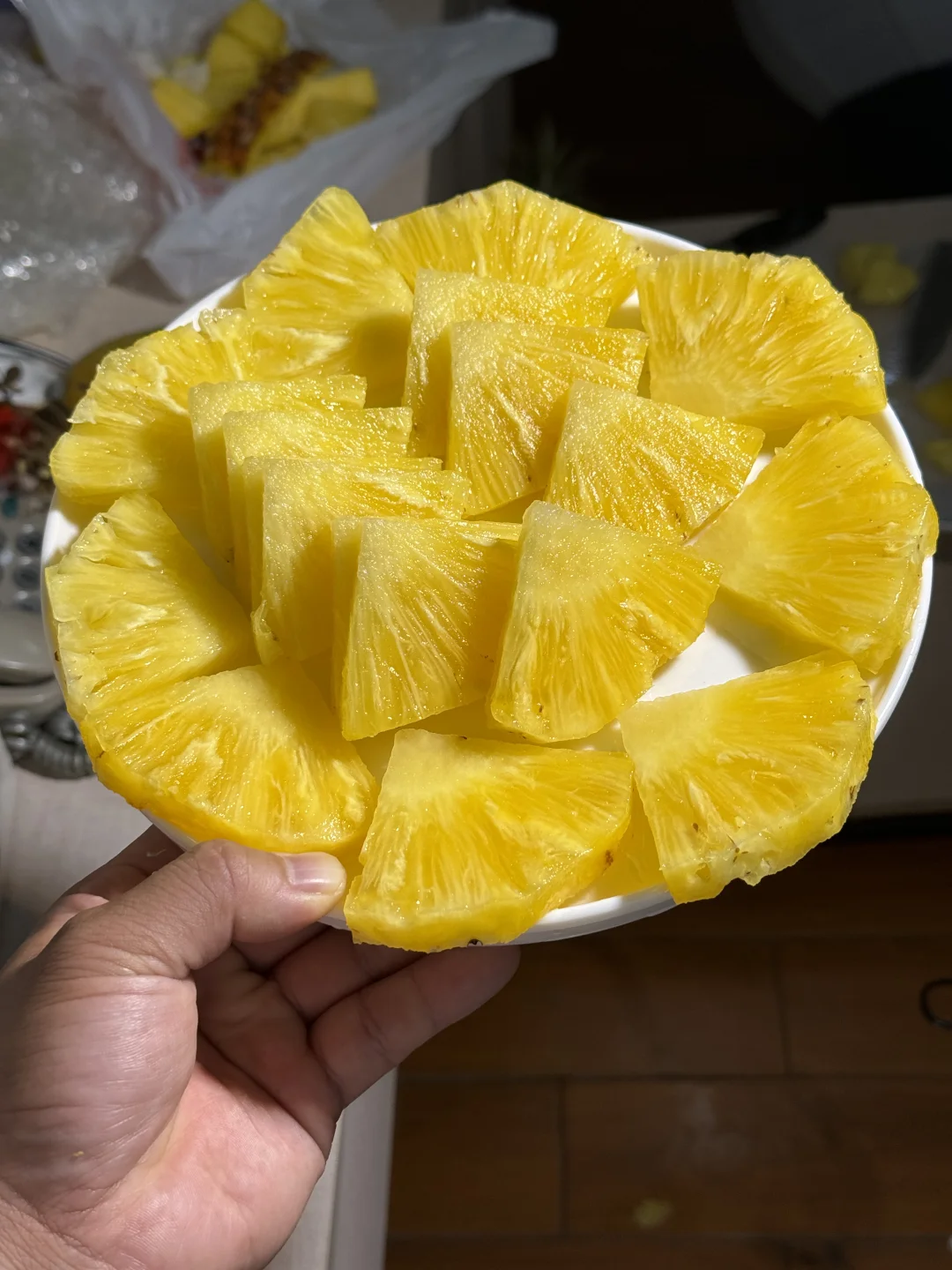 树上自然熟的凤梨，只收快递包装钱，亏米试吃