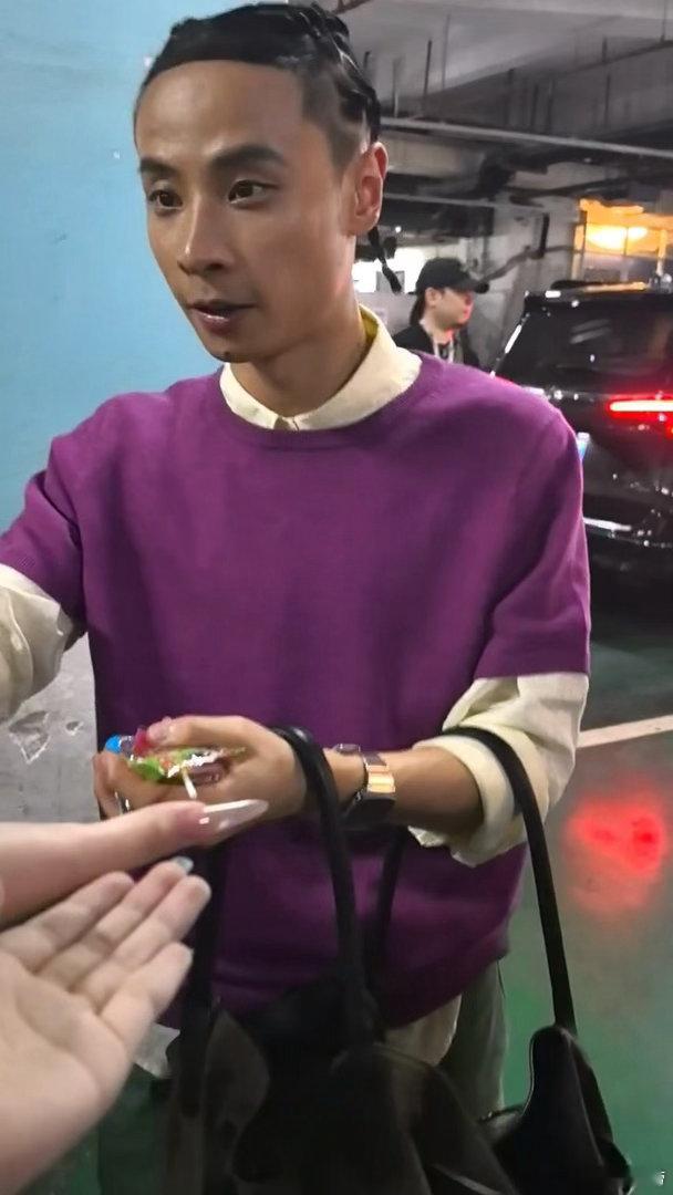 布瑞吉盛宇人情世故这块布瑞吉的舞台实力毋庸置疑，业务能力没得挑，唯独在人际互动这