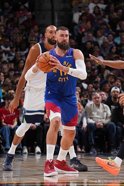 瓦兰丘纳斯这段时间的表现真的是一塌糊涂，他看起来数据不差，实际上场均正负值为-1