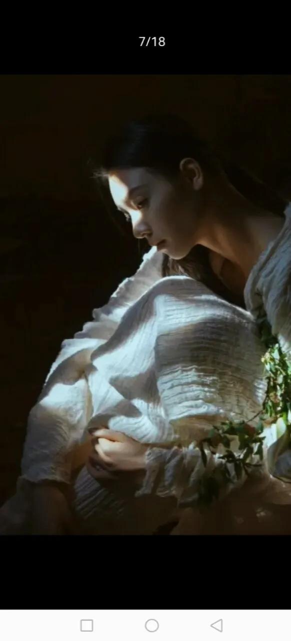 旧事萦心难入梦,半生蹉跎为谁忙?
往事如烟夜未央，心绪难平梦难长。
半生苦守岁月