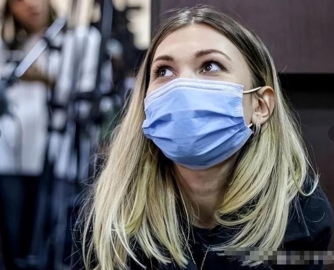 伤害性不高侮辱性极强！乌克兰一位女记者在社交媒体上写了一段话，直接被顶上了热搜。