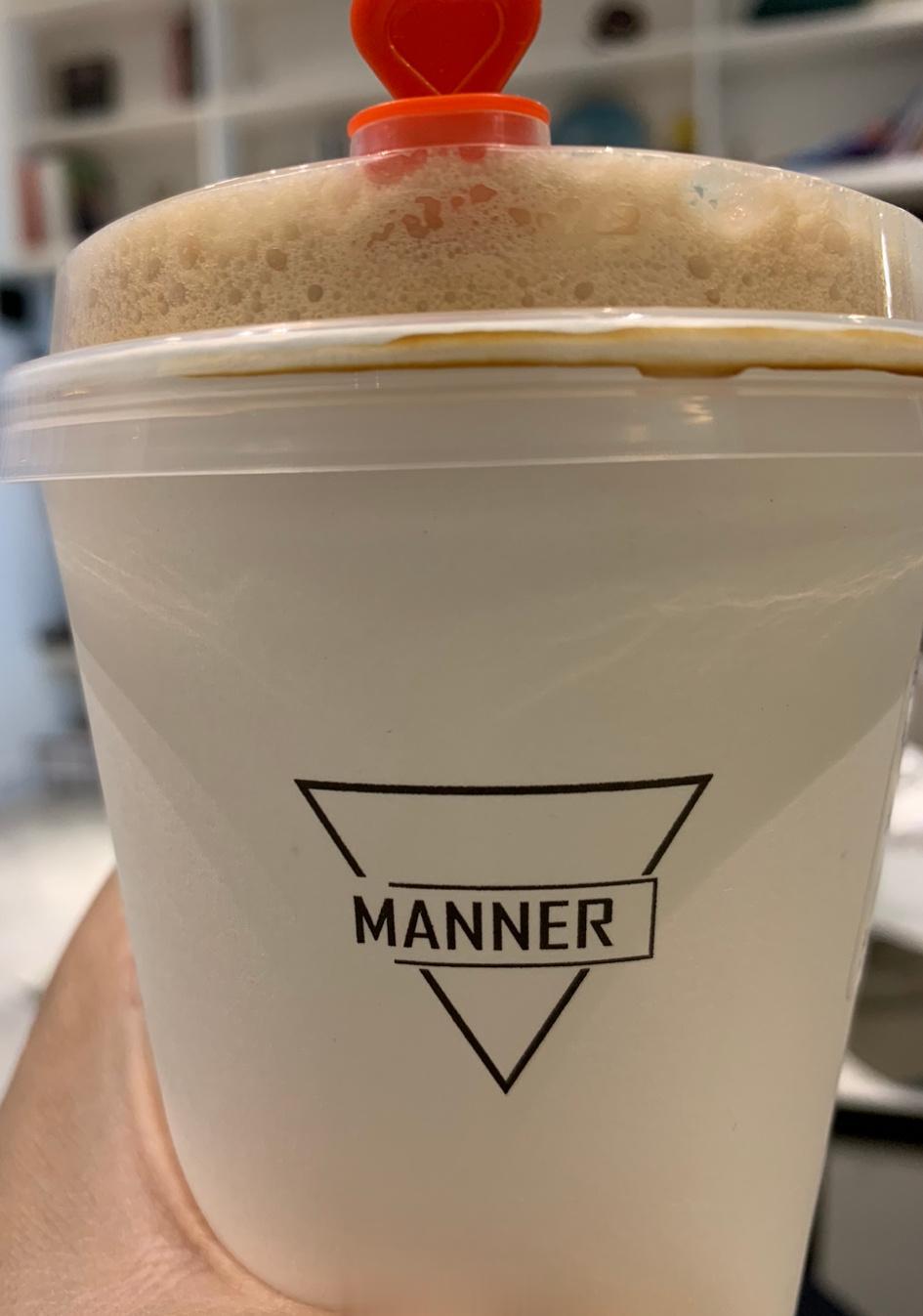 今日不带脑子跑到manner 问 “你家没有泰香米吗？”店员：“你在我们哪个店喝