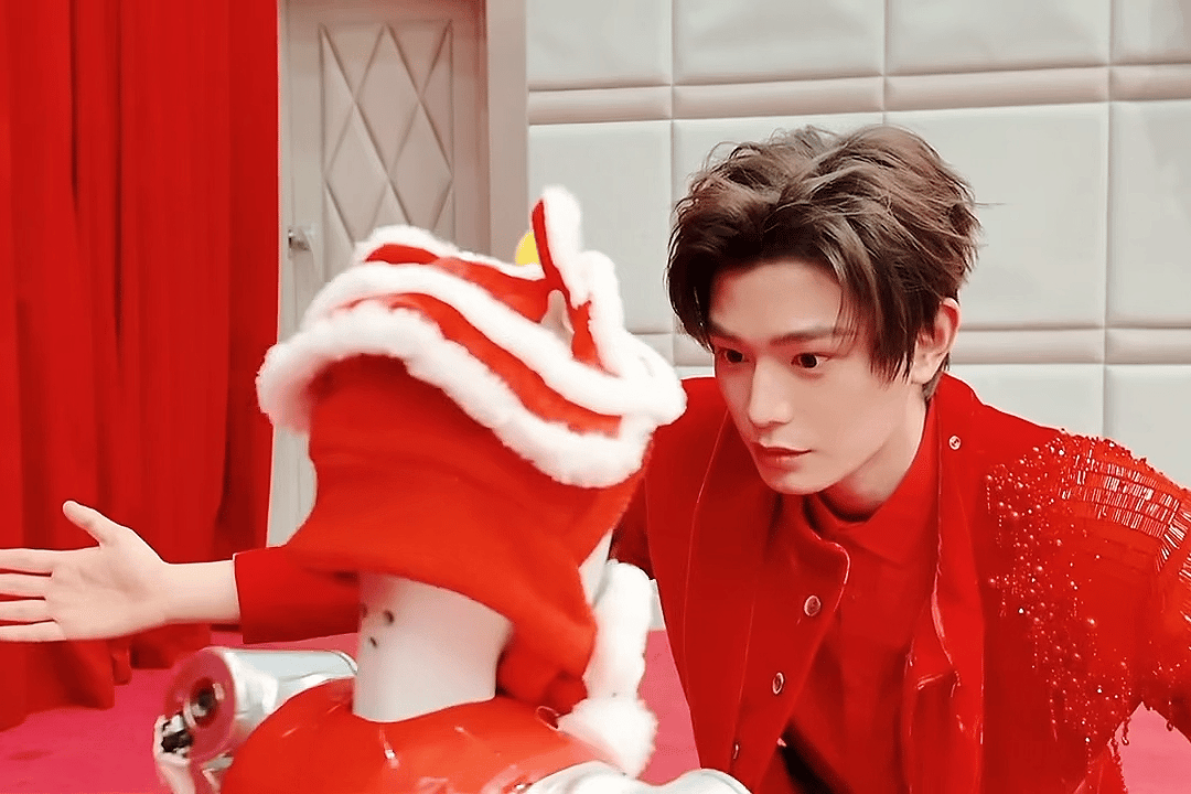 今晚七点半下一站春晚有丁禹兮，明天除夕夜春晚还有丁禹兮 