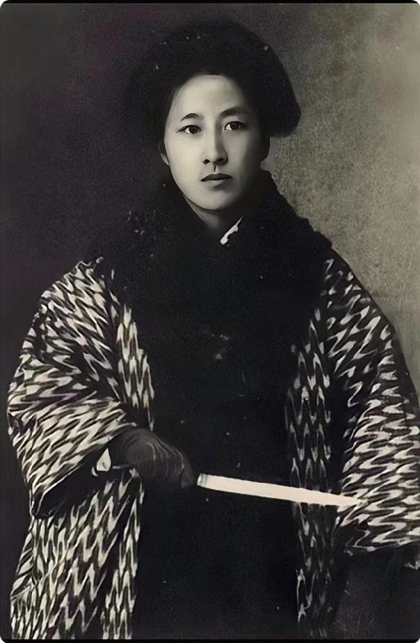 32岁被斩首，监斩官68天后自尽：秋瑾到底有多硬



1907年7月15日凌晨