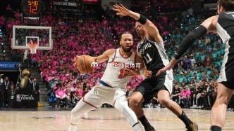新秀卡斯尔成长记 NBA球星对比首次站上总决赛舞台的卡斯尔，在和布伦森硬碰硬后给