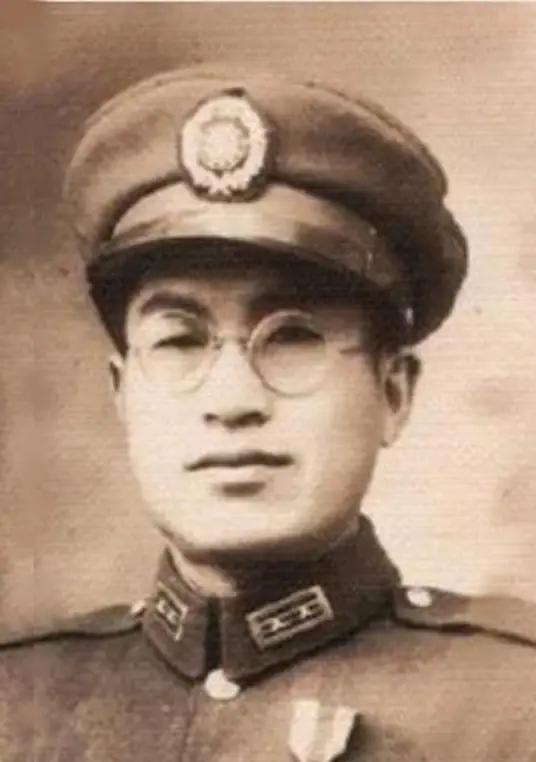 1974年，台湾“陆军总司令”黄杰去看望好友李延年，看到他凄惨的样子，黄杰忍不住