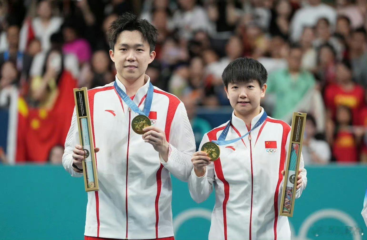 国乒队员完成大满贯时的年龄如下：1、刘国梁——23岁完成2、孔令辉——25岁完成