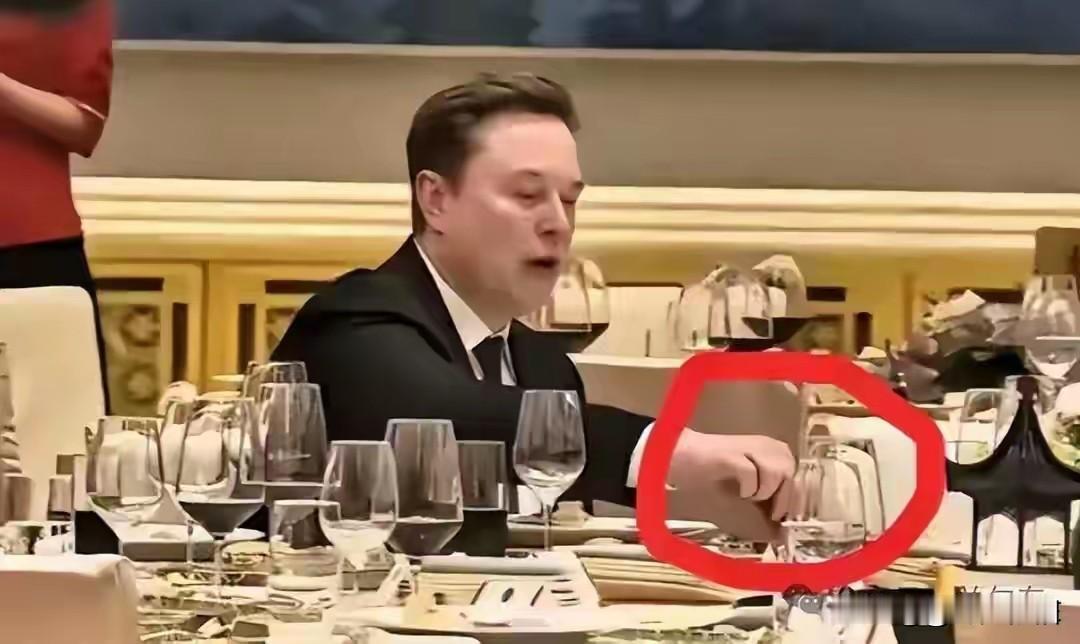 世界首富做客中国，肚子饿了，不需客气，开启干饭模式