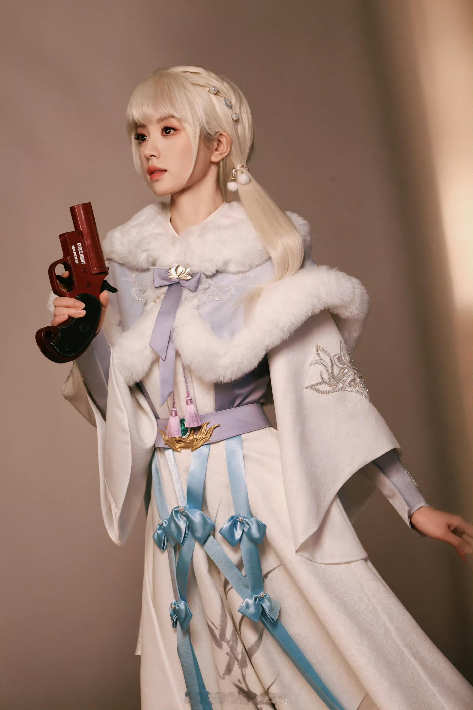 田曦薇白发双马尾真的好精致的脸啊田曦薇白发双马尾