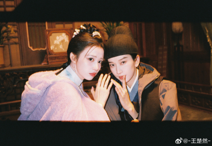 王楚然魏采薇杀青啦 恭喜王楚然魏采薇杀青啦~《明月录》速速抬上来吧，迫不及待想要