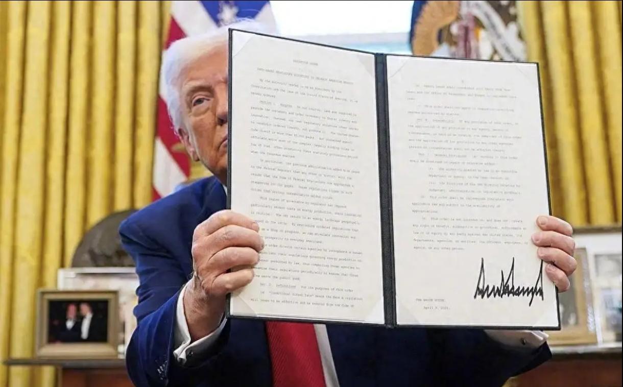 特朗普最恨的人，是美国人，而不是伊朗领导人。
    美国总统特朗普在社交媒体平