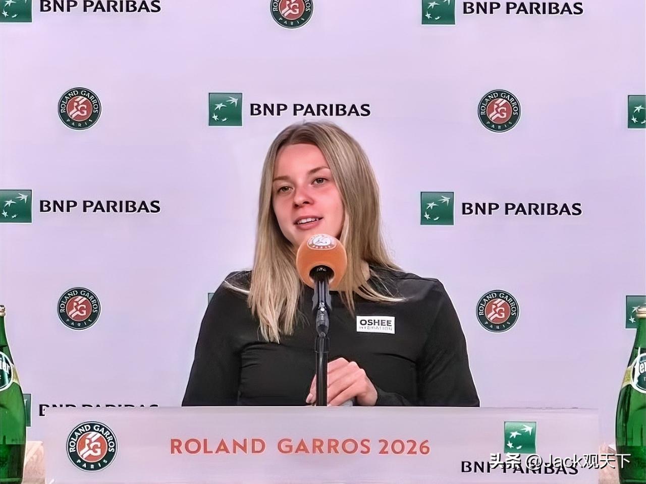 新科法网决赛选手🇵🇱赫瓦林斯卡，回应是“三巨头”的超级粉丝，自己的偶像是罗杰