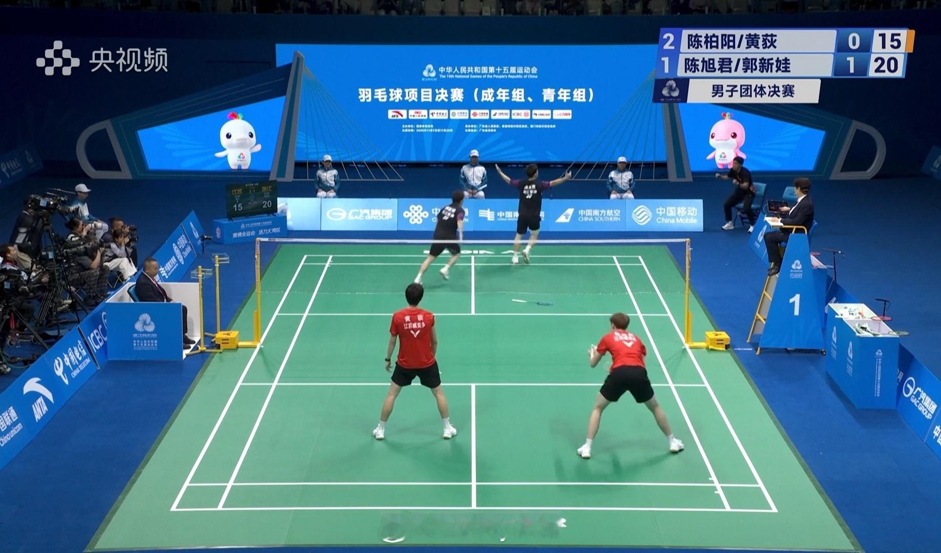 羽毛球男团决赛前四场打平，进入决胜场，三单上班