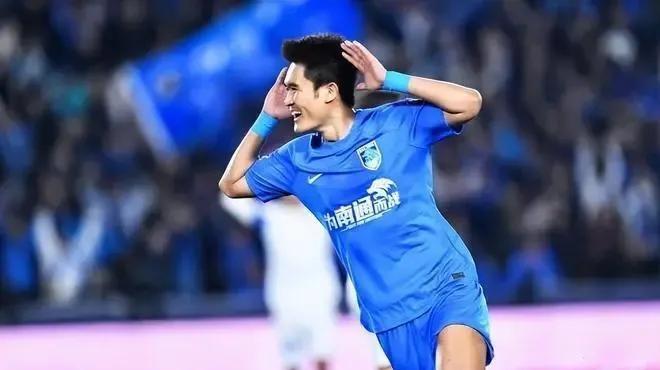 南通保级有戏。泰山球迷中有位足谢的官员今天说了，任何俱乐部或球员涉及球场外的事，