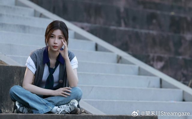 虞书欣拍双轨和灿如繁星的时候姐姐事业心真的很强。 爱我姐姐 