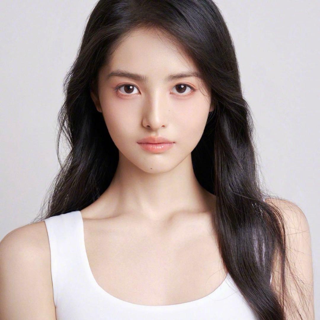 时隔8年！周星驰官宣新星女郎雪野，19岁素人惊艳出圈
 
娱乐圈重磅消息！7月1