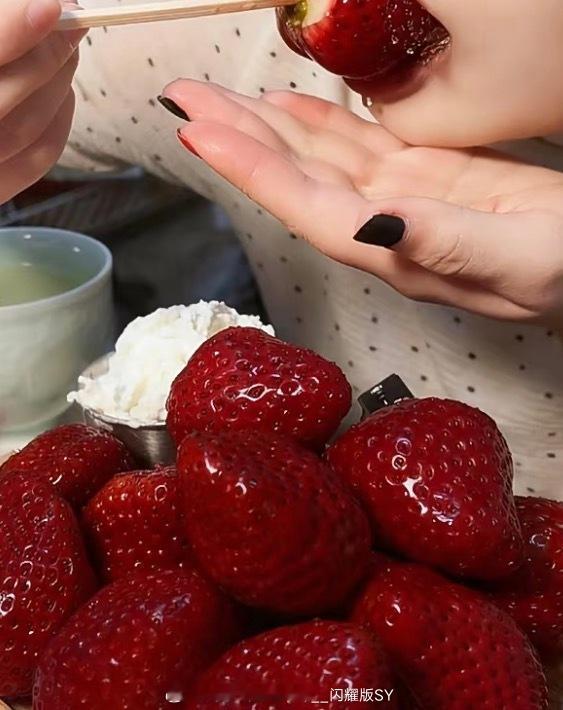 到底哪里能吃到这么红的草莓