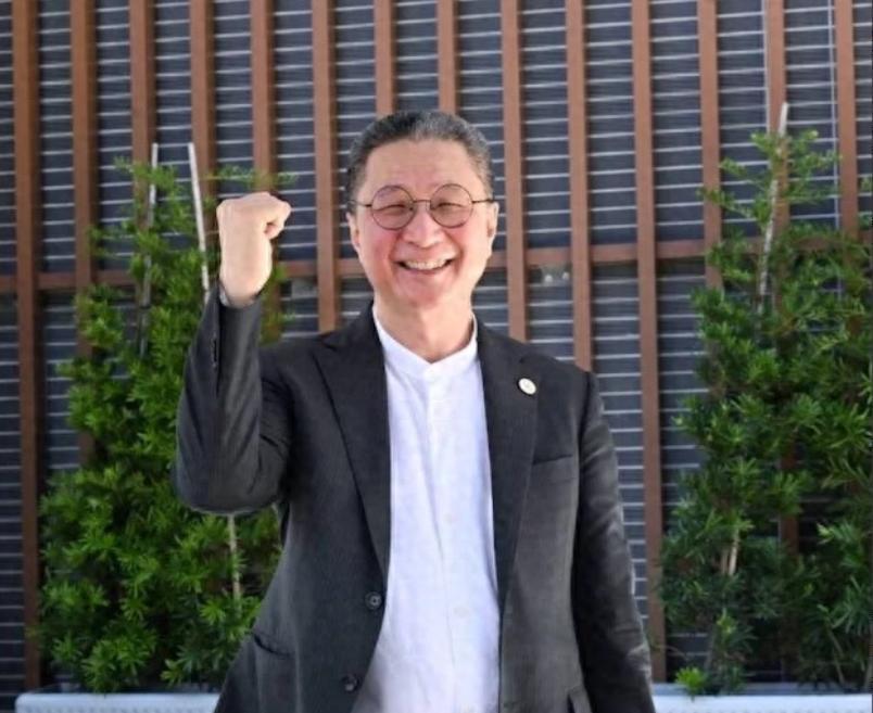 8月31日，台北市长选举登记启动。传统戏码是蓝绿对决，但第一天的C位却让给了一个