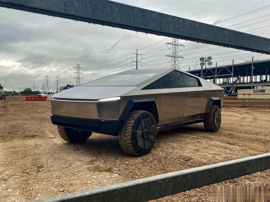 【当今世界纯电皮卡的风向标是哪些？】特斯拉Cybertruck是一款，另一款应该