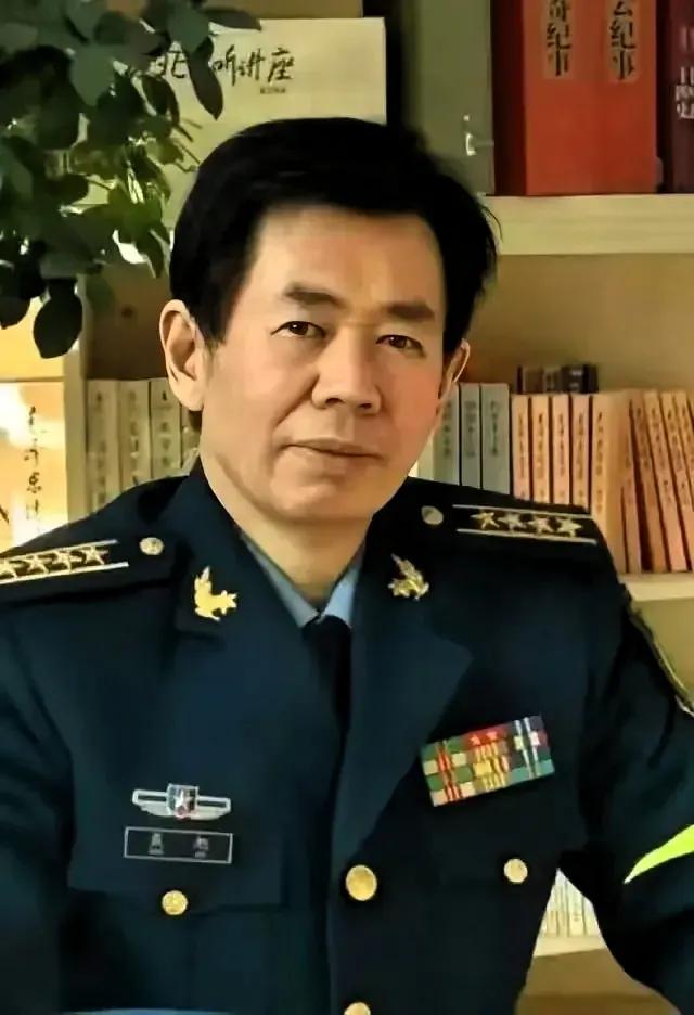 戴旭这番话，真是一刀扎在了大动脉上，太醒脑了。
整天在自家院里耍大刀，觉得自己威