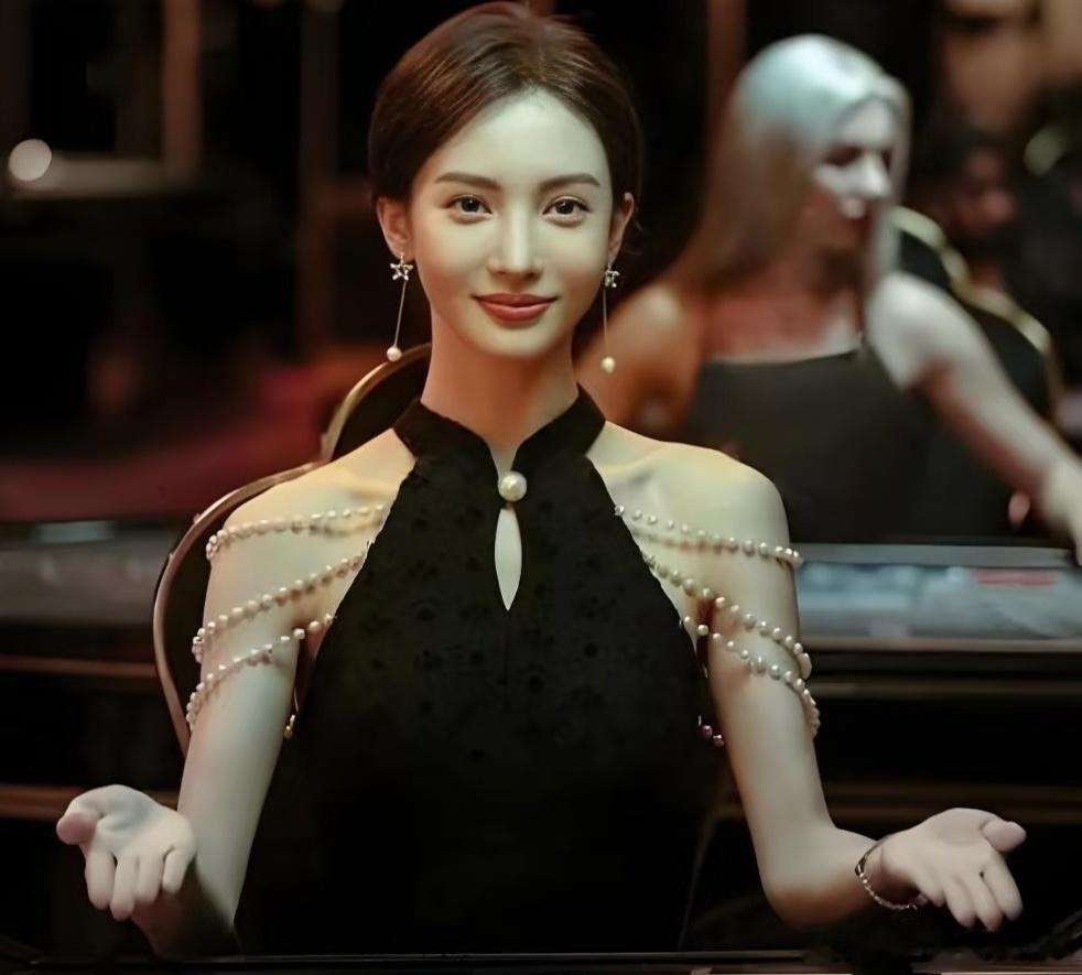 1.金晨这段时间因为工作的事，烦得都没有心思谈恋爱了，她算是女艺人里比较喜欢谈恋
