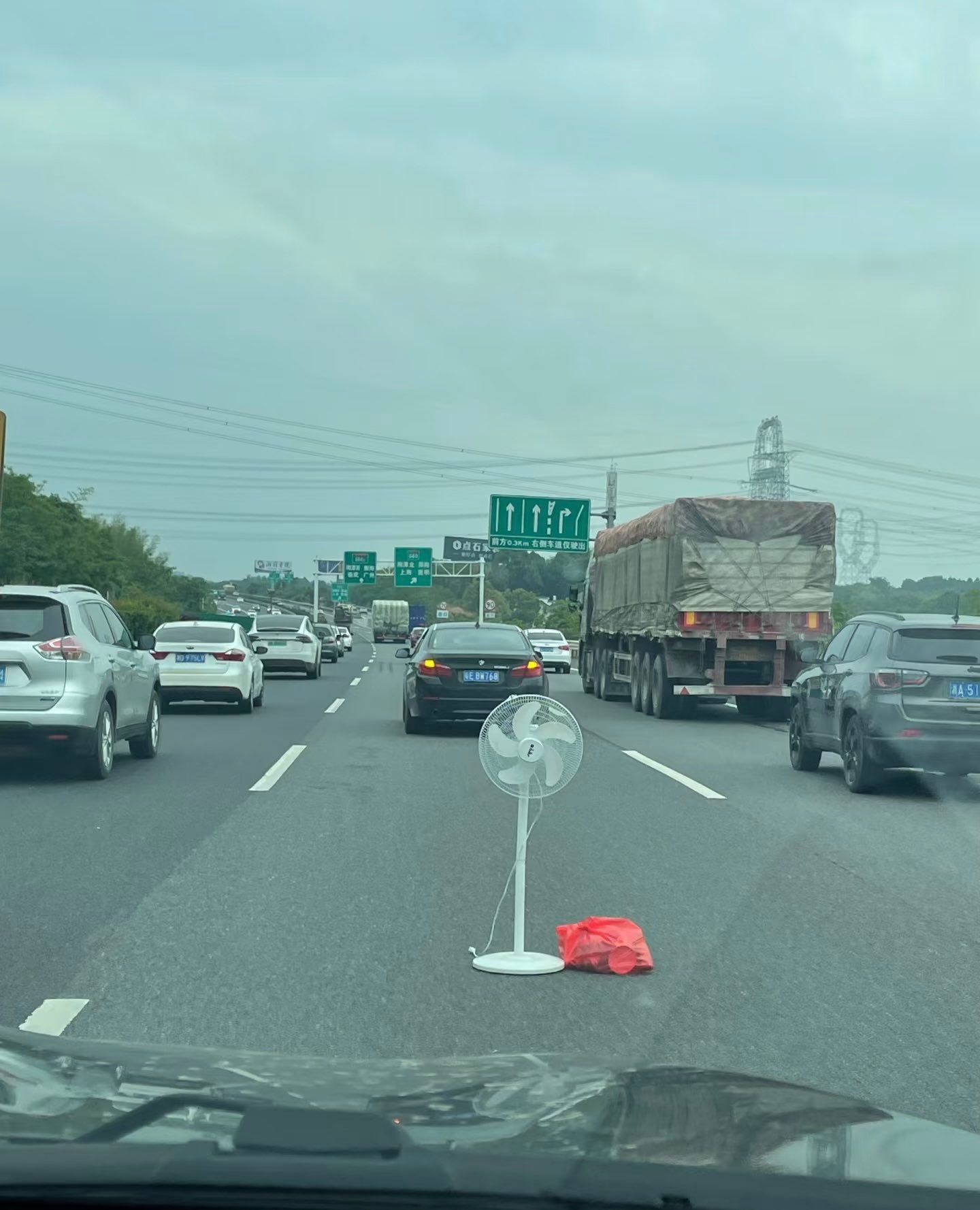 高速上见过的那些事高速上总有一些奇奇怪怪，可可爱爱的事情😄你们见过哪些 