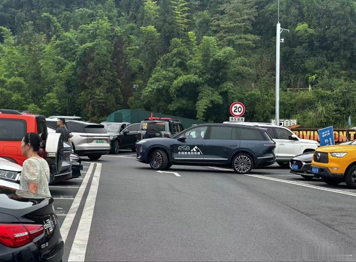 日喀则的换电站落成之后，前天还在说「离“全程换电到珠峰”又近了一步”」。今天就看