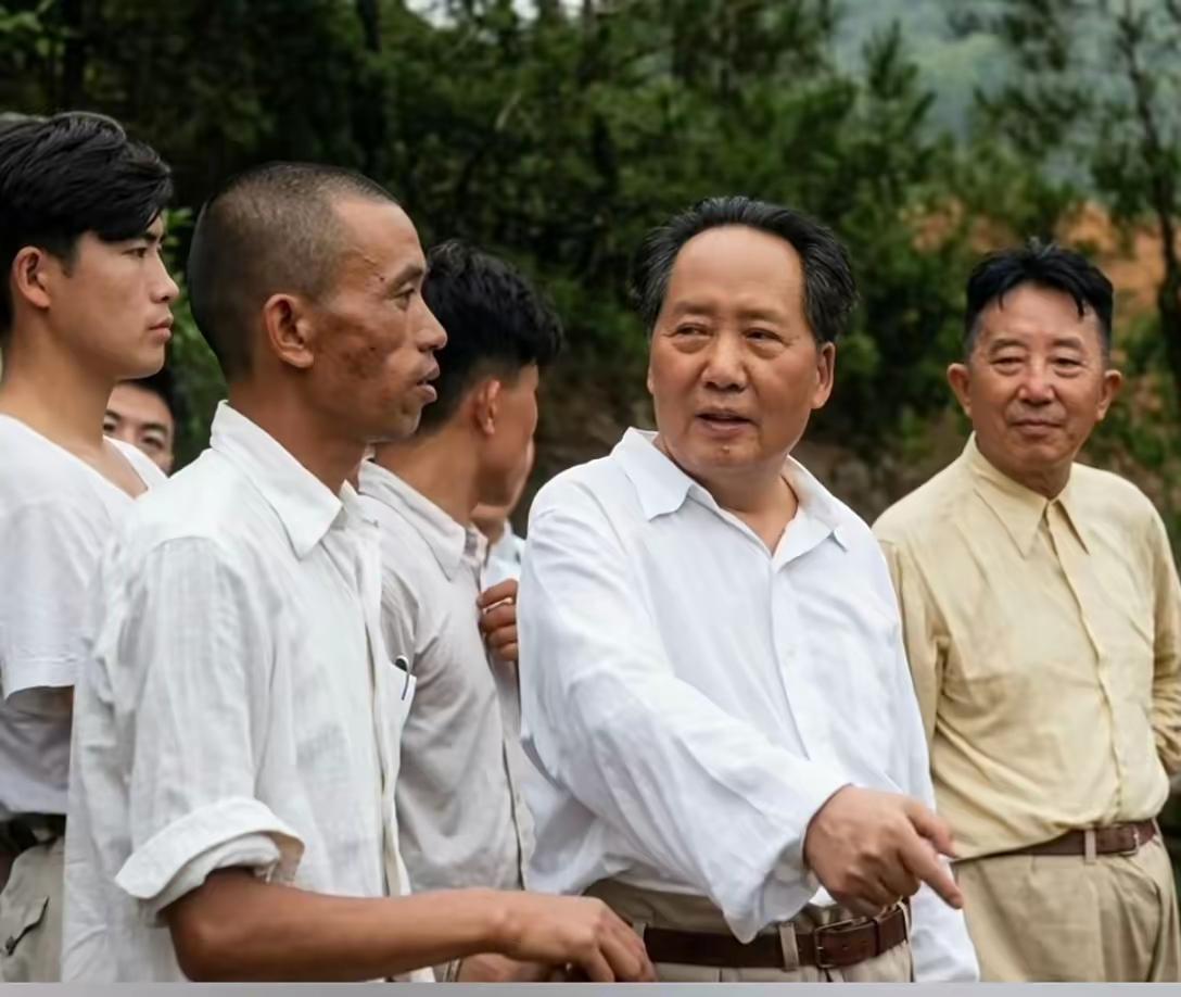 伟大的人民领袖，
伟大的世界领袖！