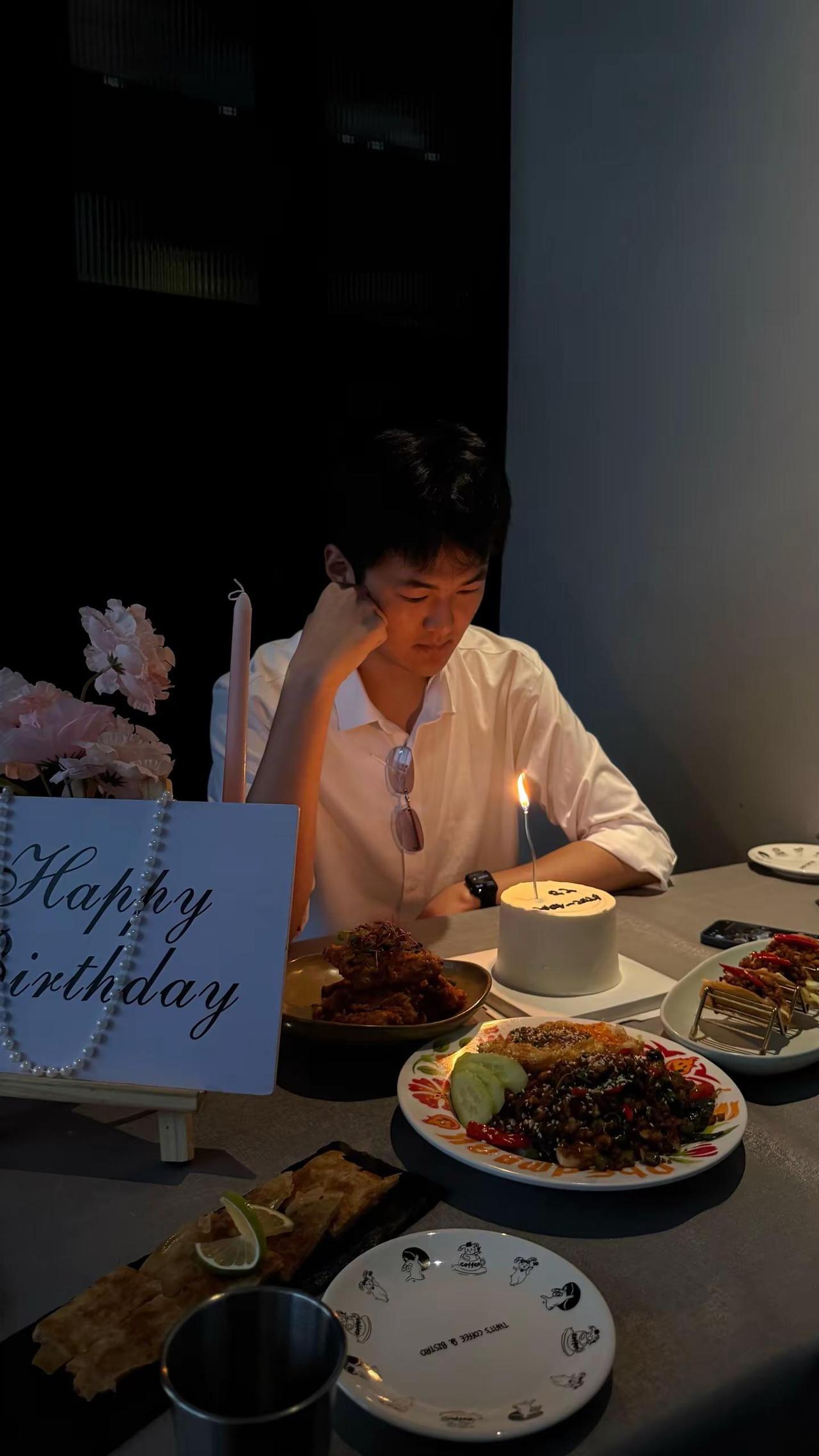21岁许的愿，22岁终于成真。22岁正是人生的6：36 我的太阳刚刚升起22岁 