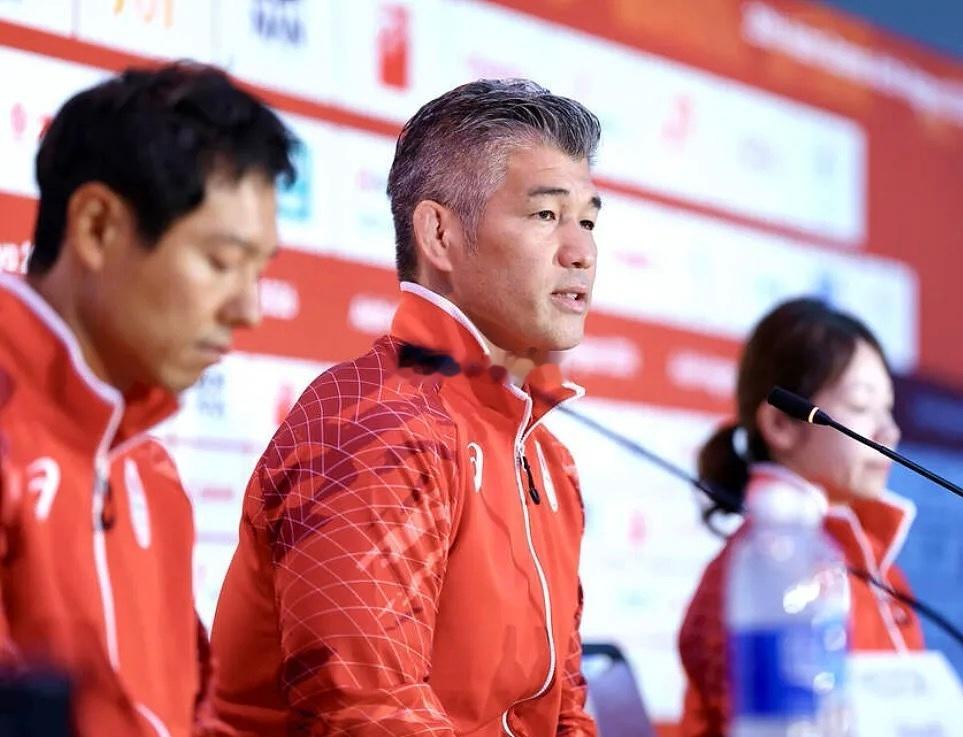 10月4日讯 日本代表团团长井上康生今天出席了亚运闭幕式前的最后一场发布会，称赞