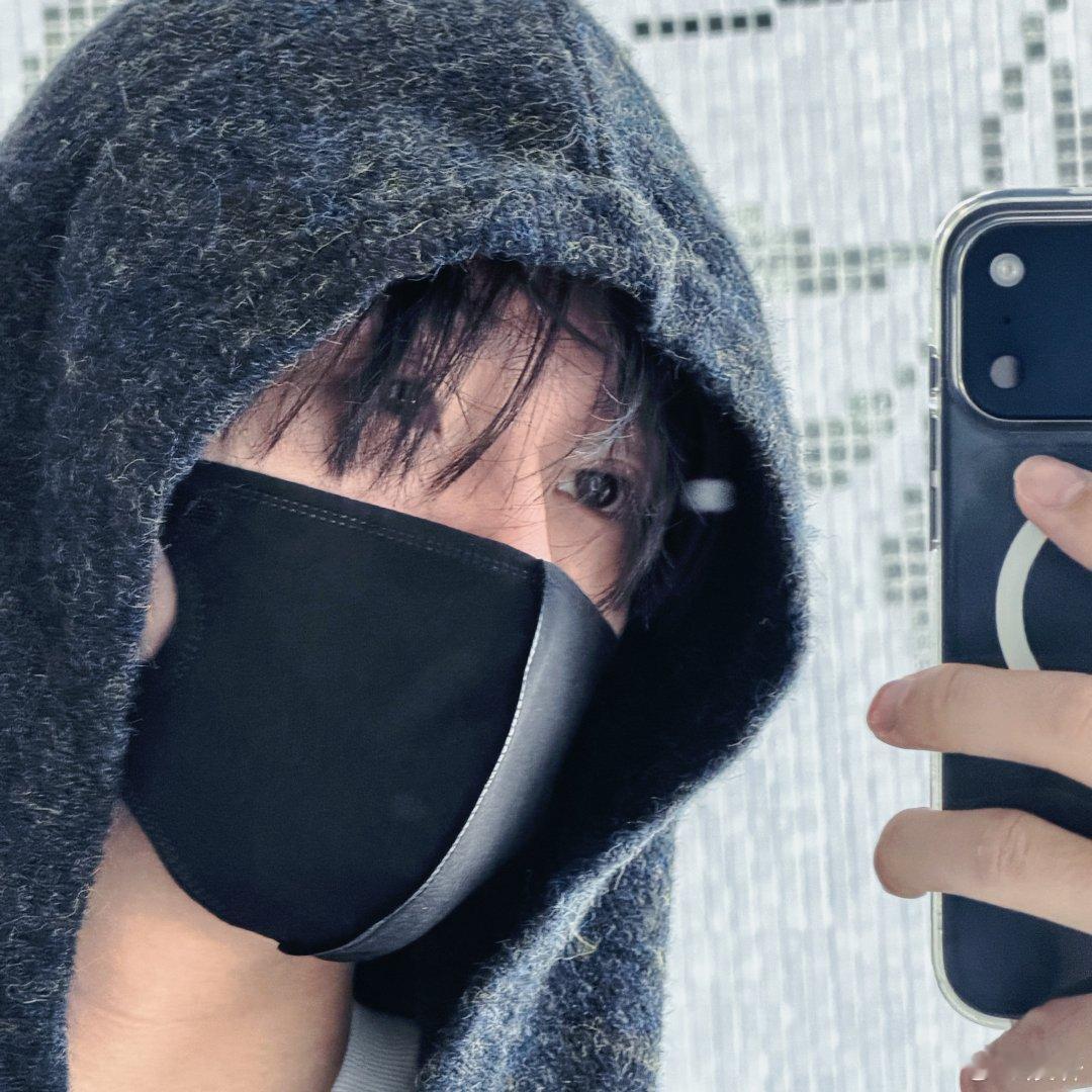 展轩秋天的碎片plog  展轩秋天的碎片plog有不管是认真录歌的展轩，还是展示