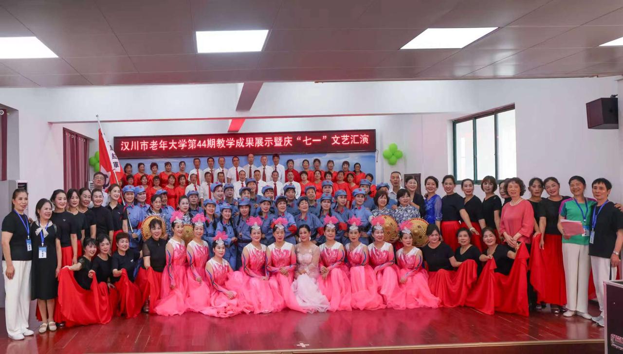 老年大学第44期结业展演圆满结束老年艺术展 老年才艺汇演